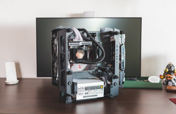 圣诞节前装一台白色雪花主机