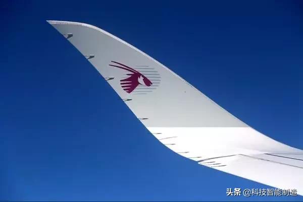 客机的机翼为什么那么长,民航飞机机翼为什么是在下方