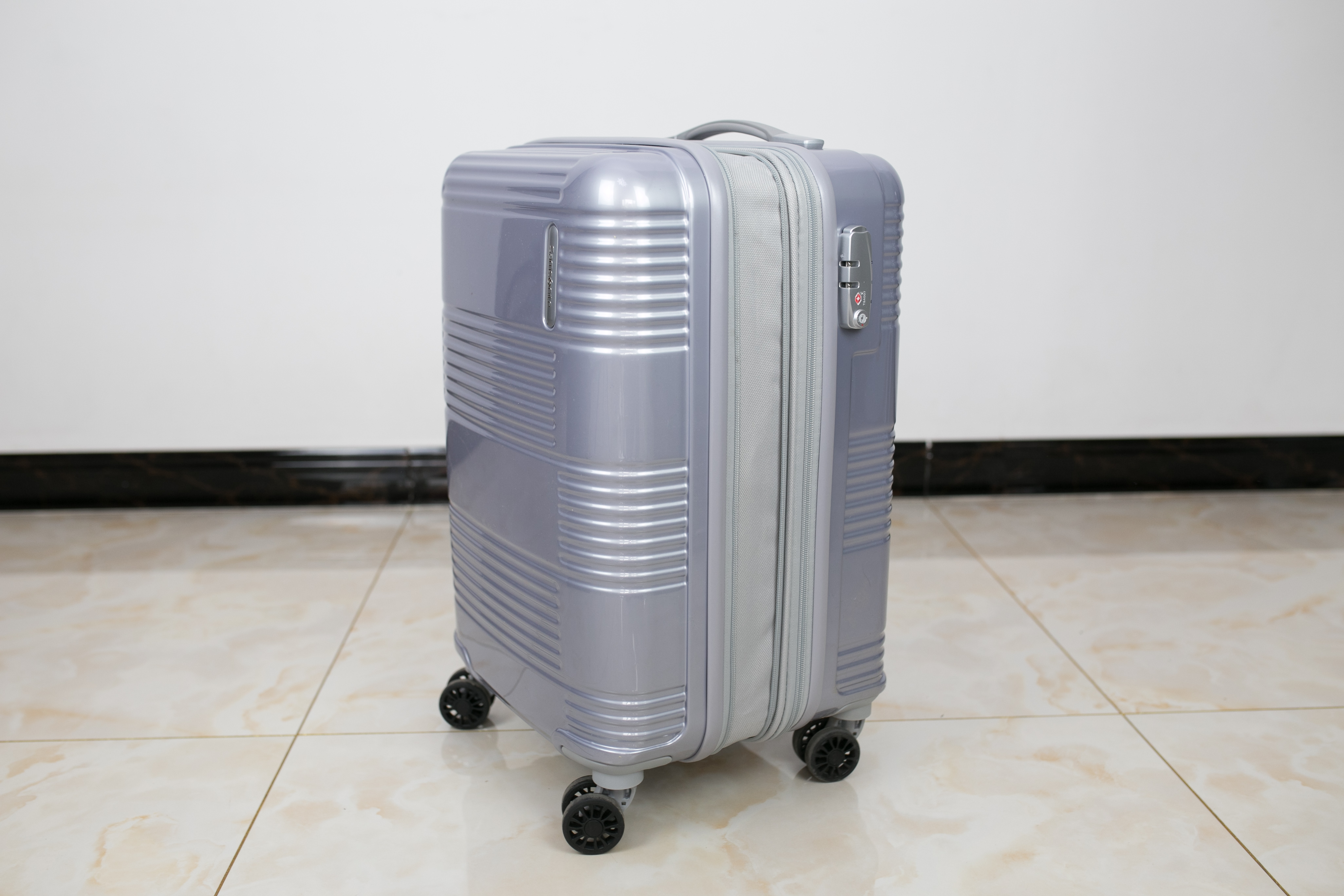 24寸的拉杆箱选哪款,26寸和24寸拉杆箱哪一个更值得买