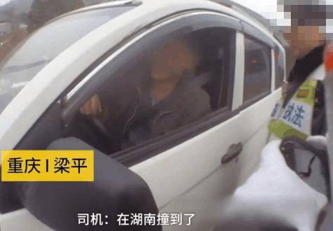 五菱宏光撞烂只剩轮毂还能跑,五菱宏光被撞坏了