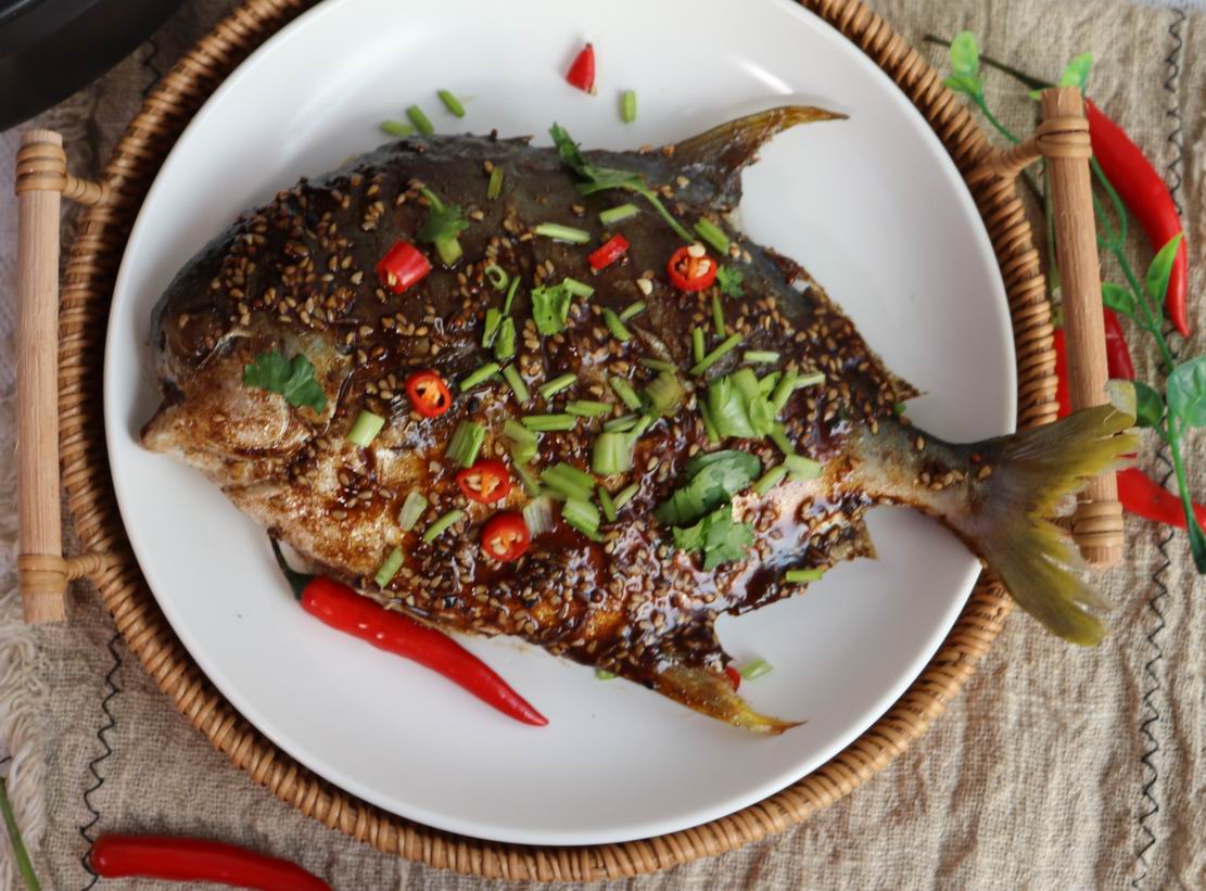 铁板金鲳鱼的正确吃法,孜然烤金鲳鱼好吃吗