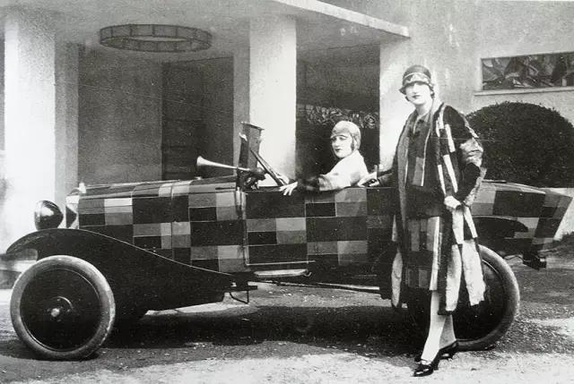 她亲眼看着自己的画作挂进卢浮宫,这位“时尚先锋”不输香奈儿