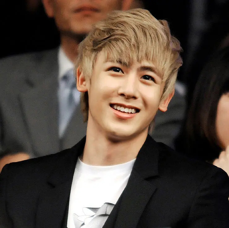 2pm尼坤现在人气,2pm尼坤精致脸庞受到韩国路人欢迎