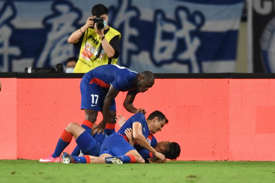 绝平不存在！越老越妖的申花，90分钟绝杀大连人