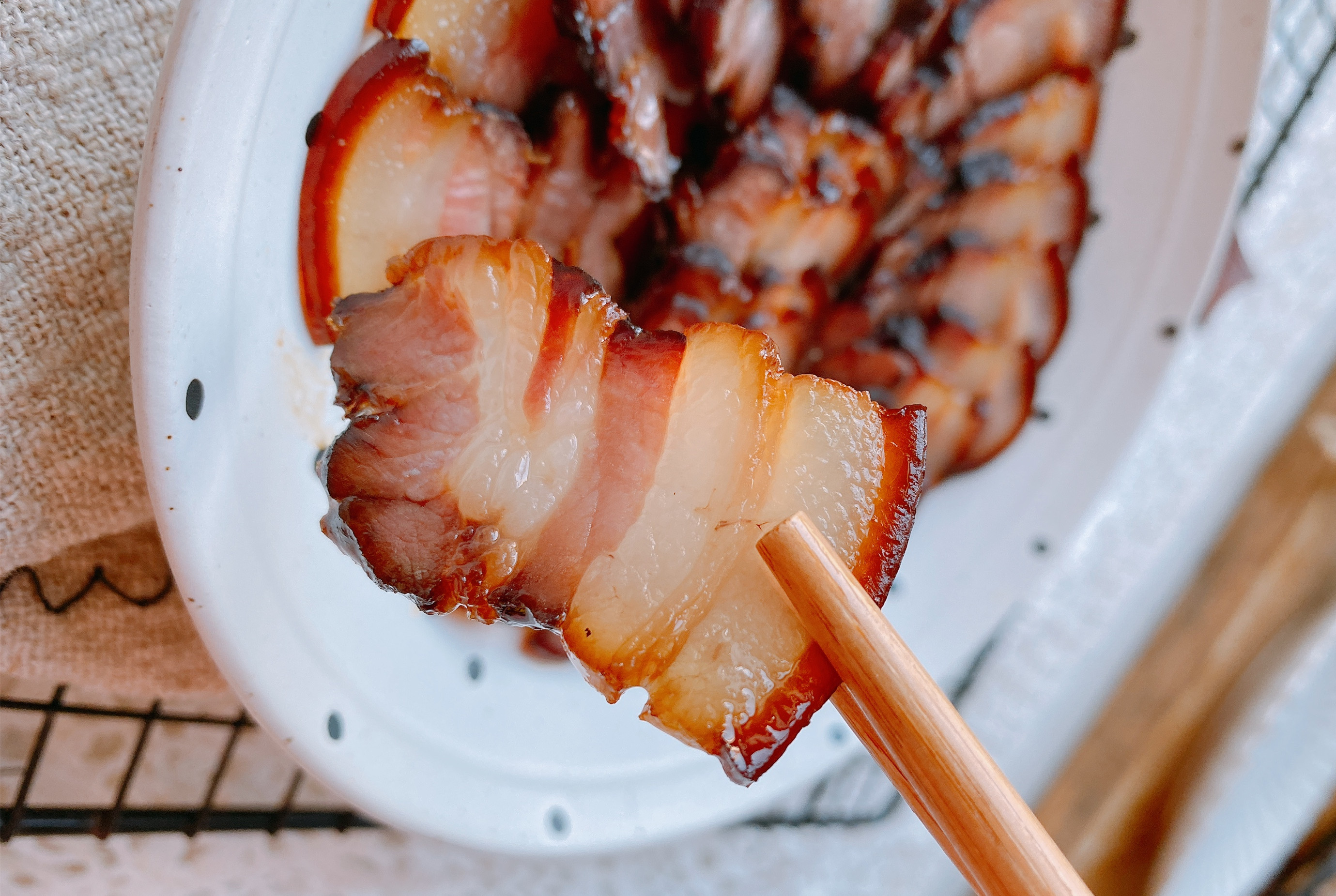 几十年的酱油肉配方，4个技巧，咸度适中，色泽红亮比腊肉更好吃