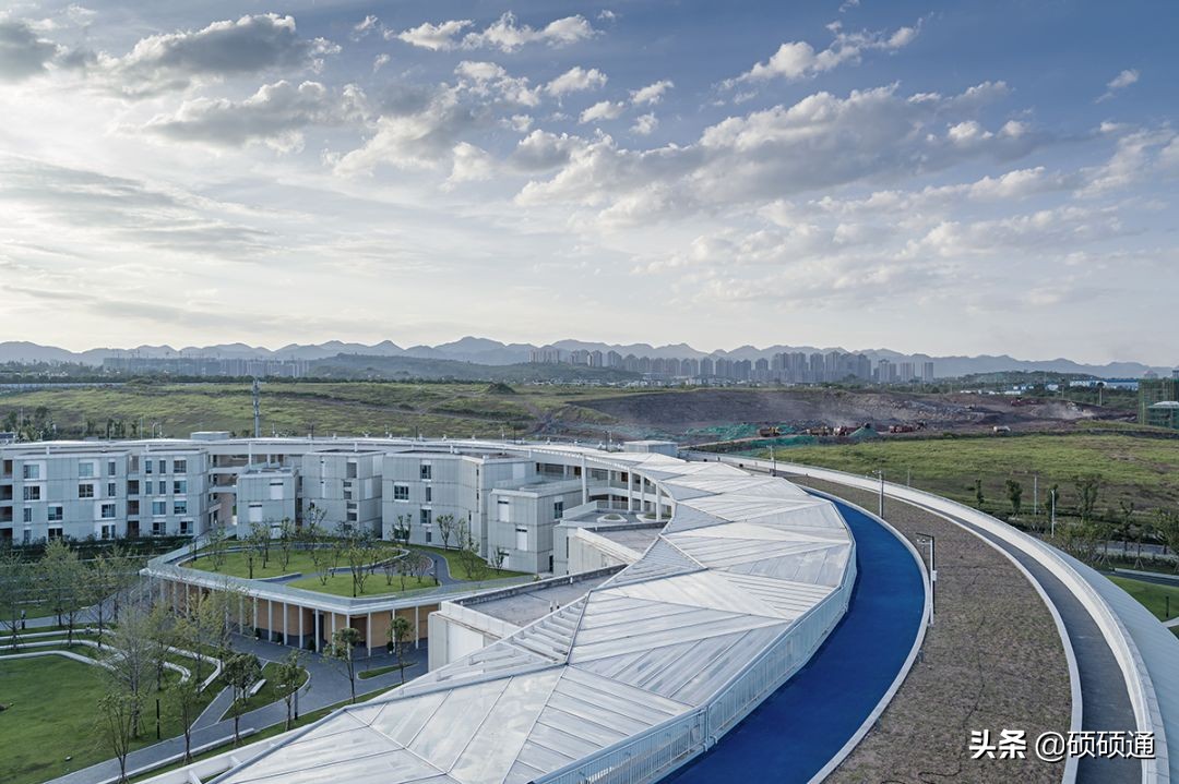 巨大环形飞船,巨大的地球主题环创