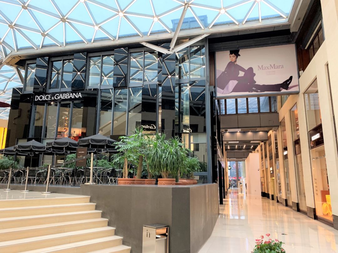 湖滨银泰in77每日客流量,杭州湖滨银泰in77销售额