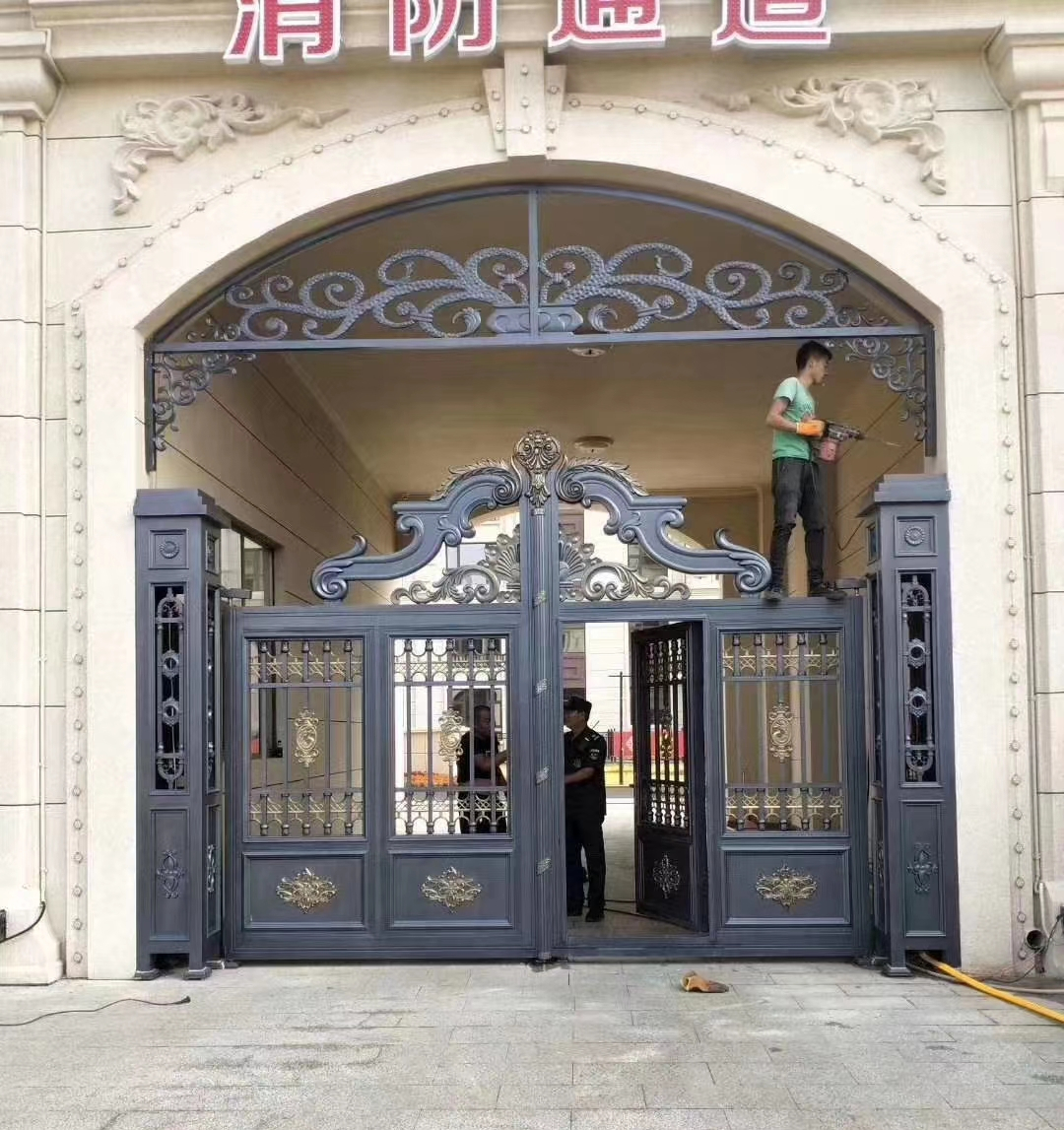 双开铝艺大门安装,双开铝艺大门