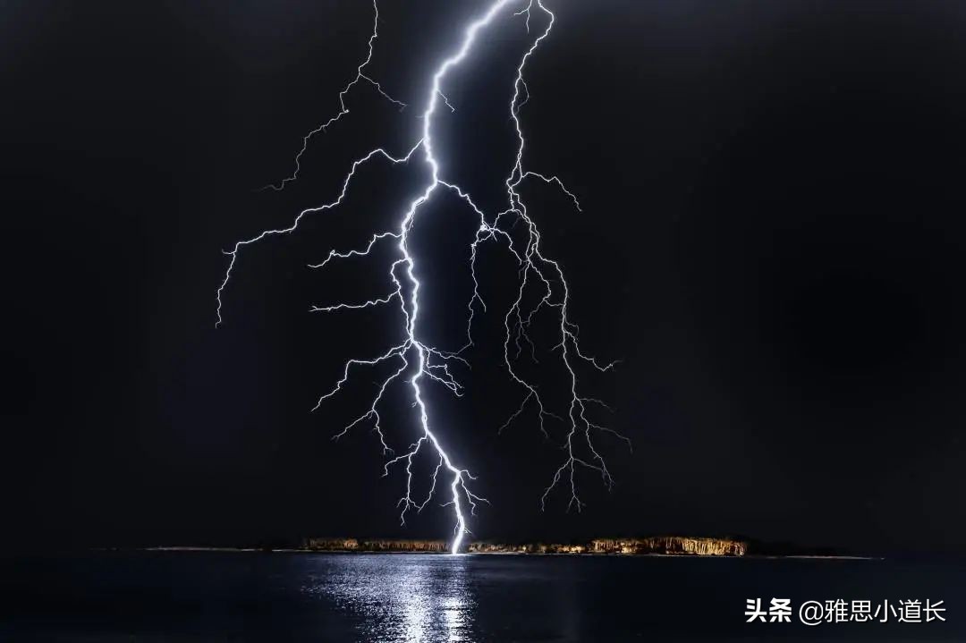 抵御大雨用英语怎么说,突降大雨用英语怎么说