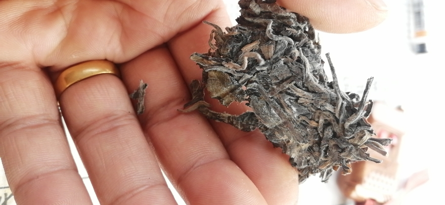 普洱茶发霉和白霜的区别,普洱茶霉变和白霜区别