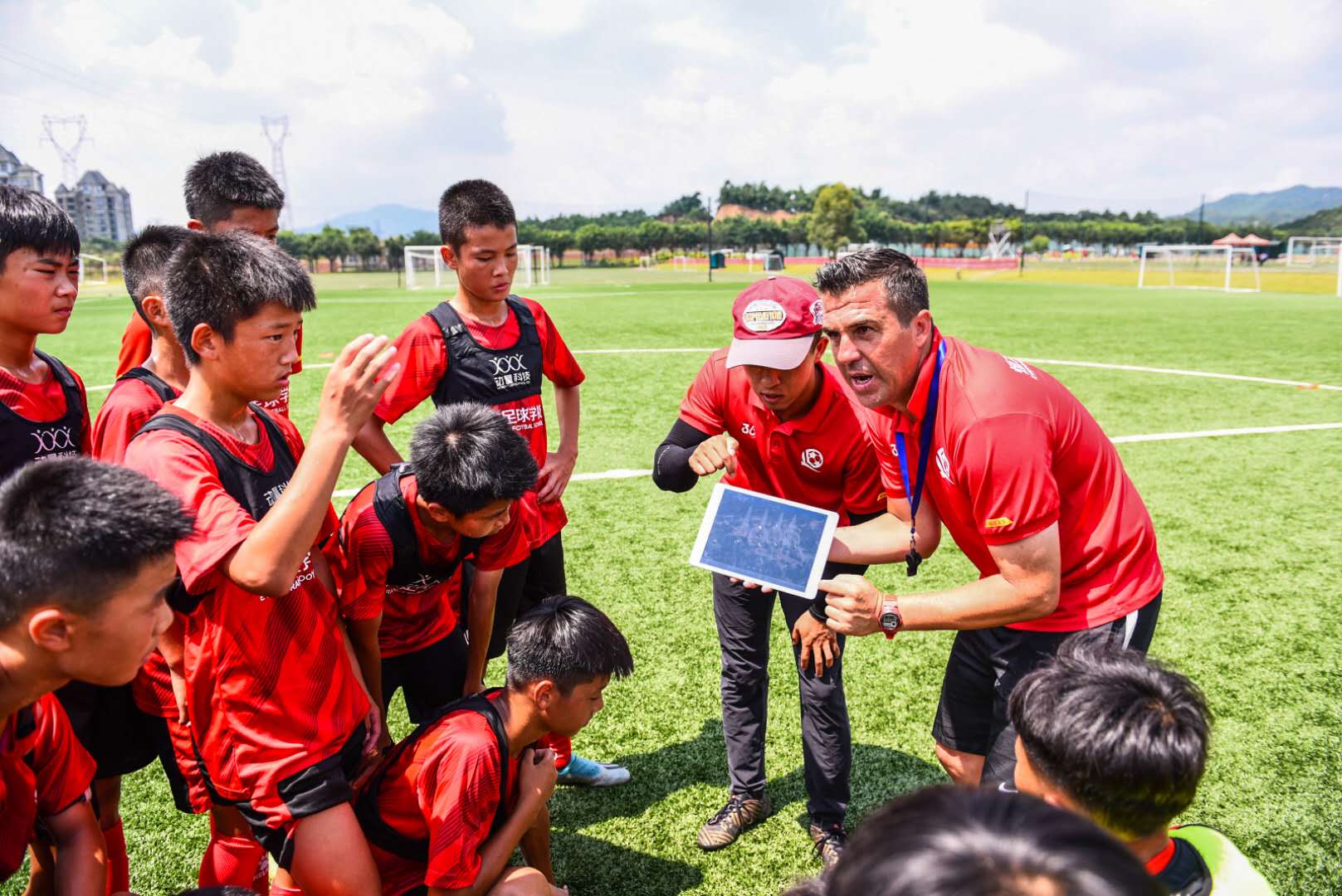 恒大足校展现人才储备,恒大足校智能训练馆