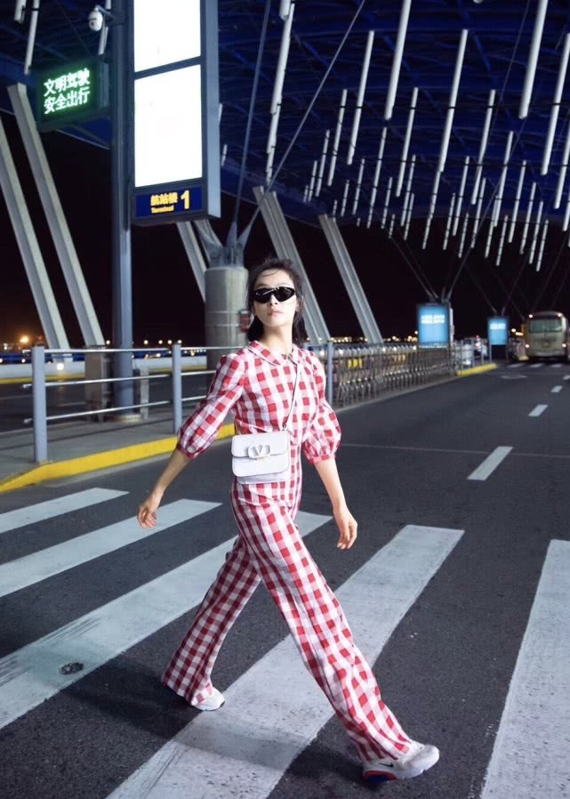 郑秀晶秋季最新穿搭,郑秀晶秋冬穿搭