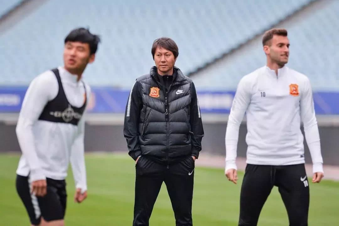 国足主教练李铁有多少钱,中国男足李铁主教练年薪是多少