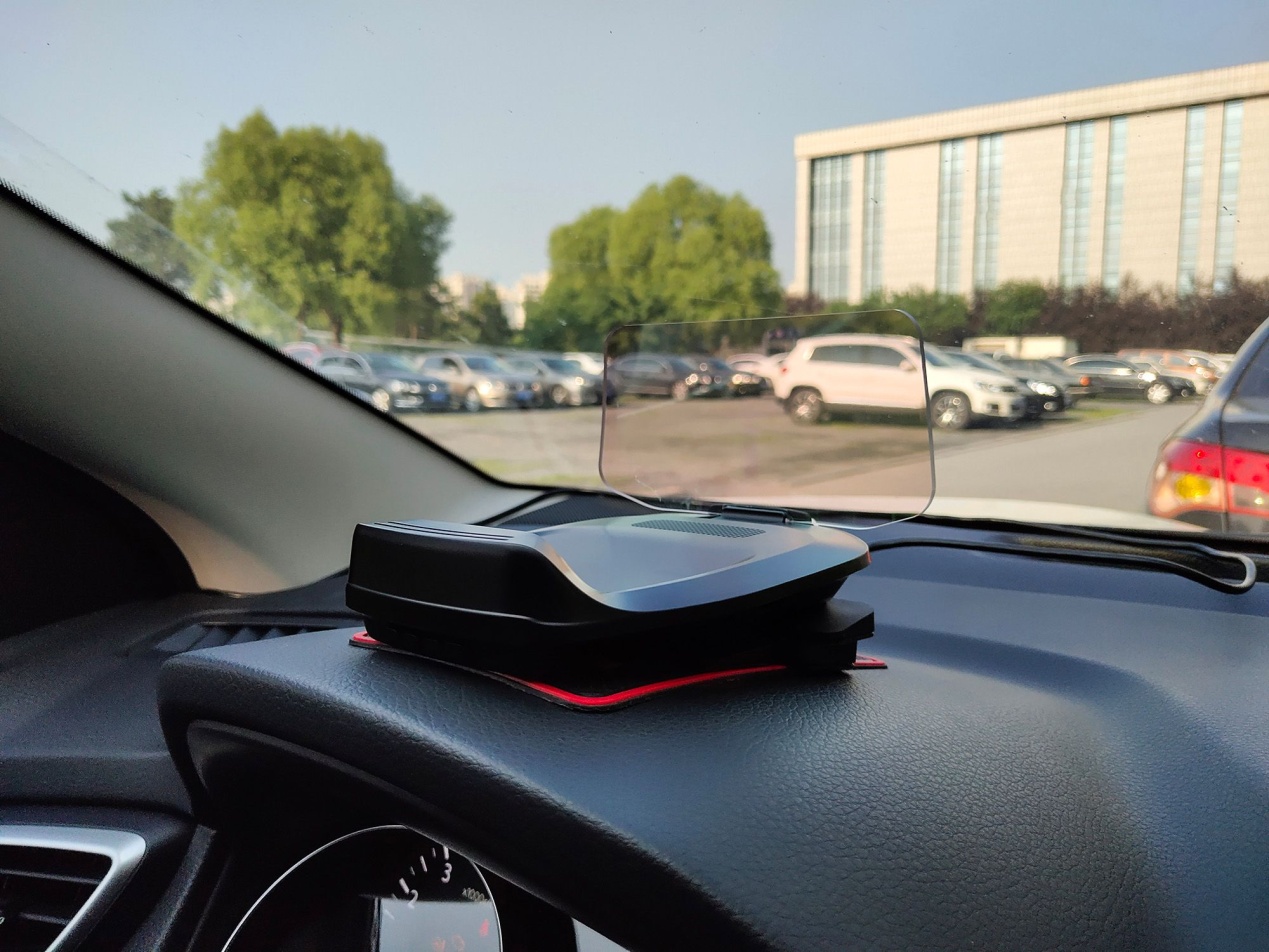 和小米有品合作后车萝卜HUD成百元车宠?深度体验后告诉你答案