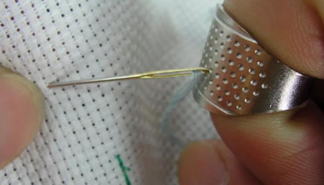 慈母手中线游子身上衣,顶针老物件