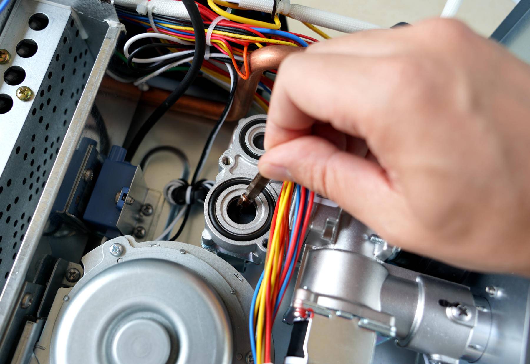 燃气热水器必须由燃气公司安装吗,燃气热水器13升和16升安装要求