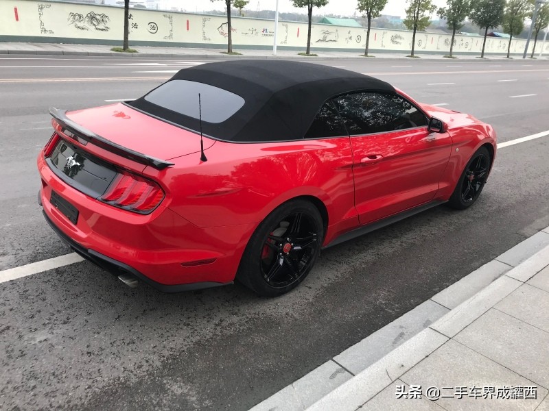 福特野马敞篷开启效果,平民跑车野马多少钱