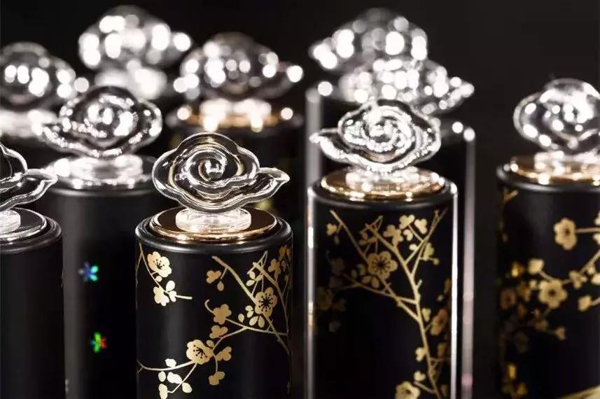 嗨七点出发音频,权健老板束某某是谁