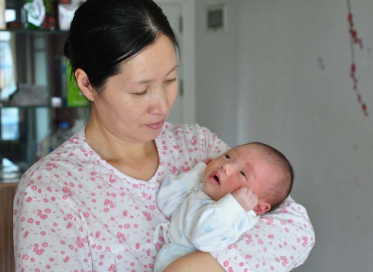 6岁小孩被妈妈批评反应,6个月宝宝脸上被划破会留疤吗