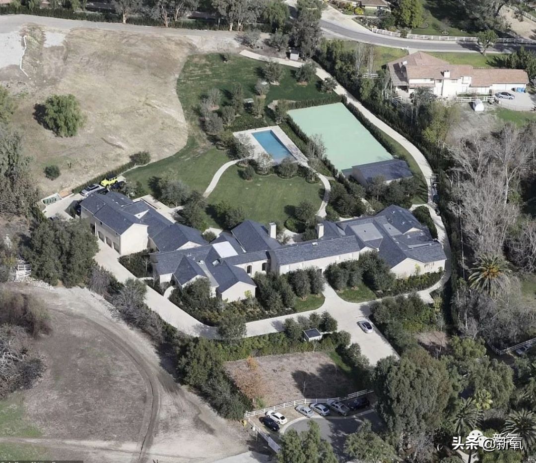 婚内出轨还能让女儿靠前夫名气进名媛圈，卡戴珊的妈现实版甄嬛