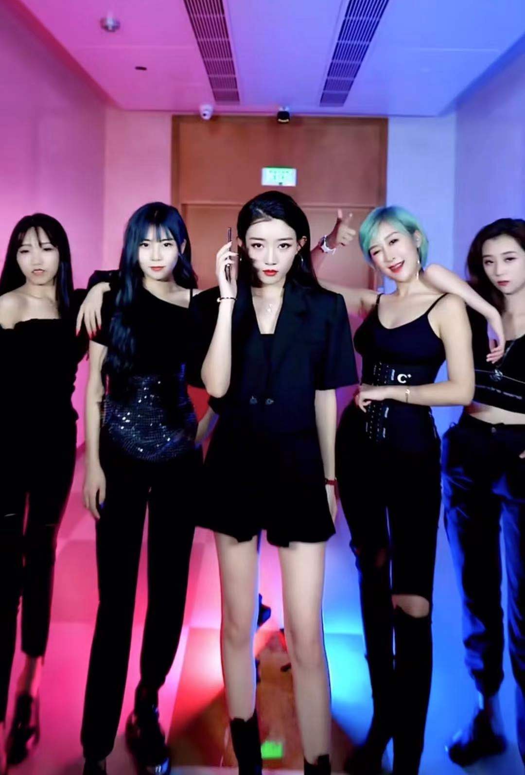 小伊伊吃醋，牌牌琦健身请美女教练，聊天记录让小伊伊气急败坏