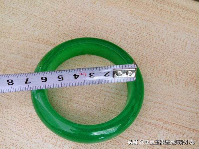 翡翠和玉有什么区别哪一个更好,翡翠和玉有什么区别哪个更好