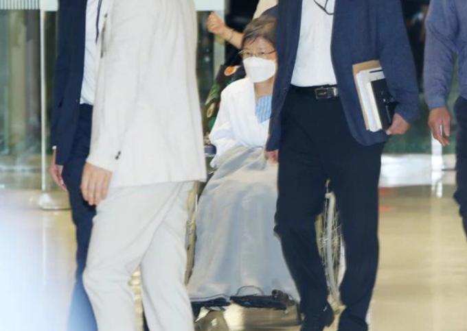 朴槿惠是否被闺蜜陷害,朴槿惠出狱后怎么生活