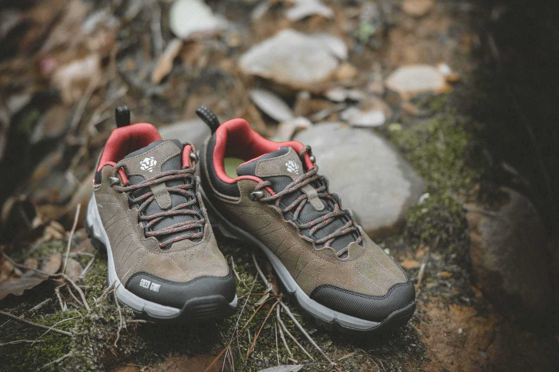 夏季户外徒步怎么穿,户外旅行穿搭图