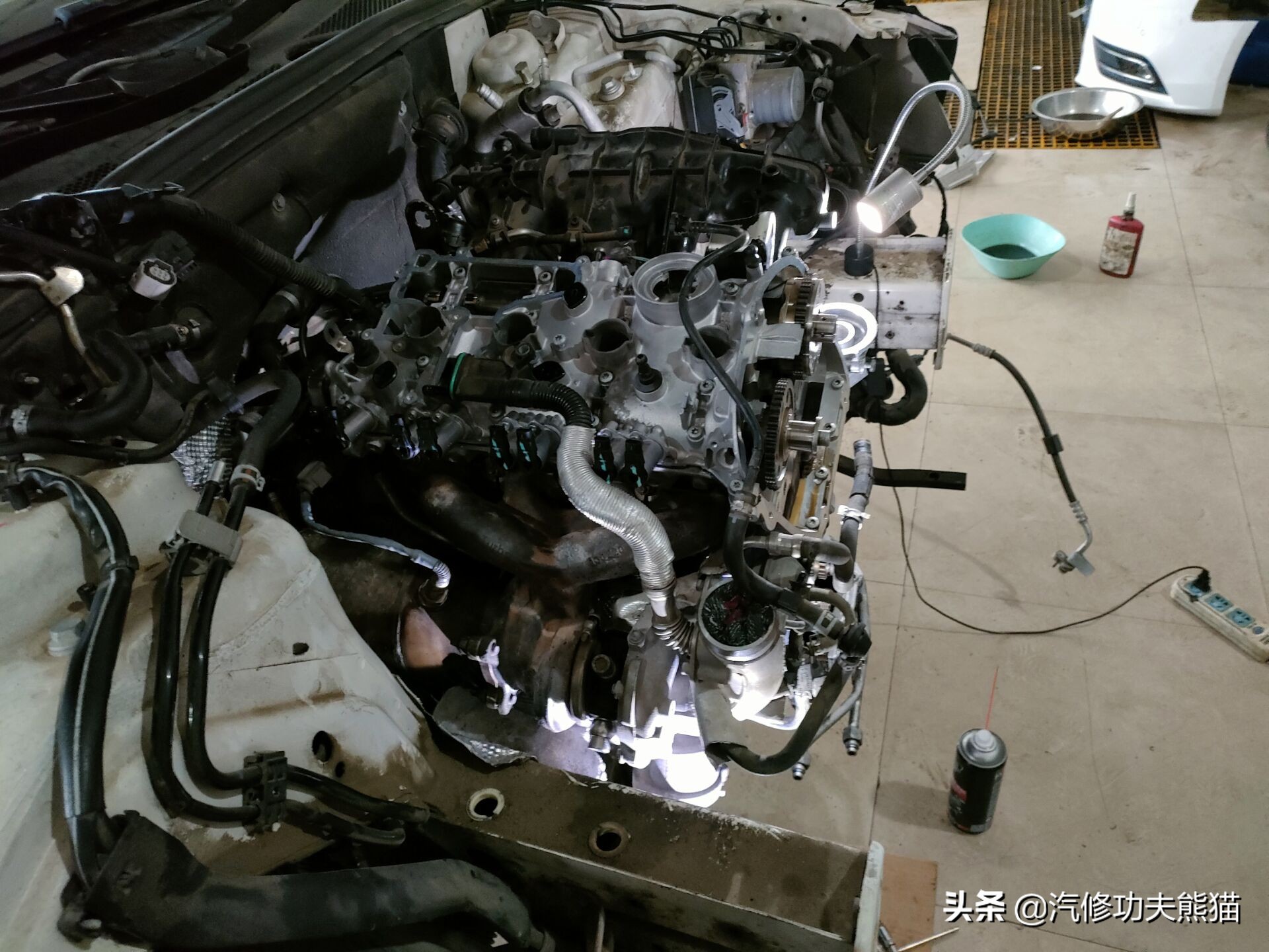 2013款奥迪a4l烧机油怎么解决,奥迪a4l突然全车无电是什么原因