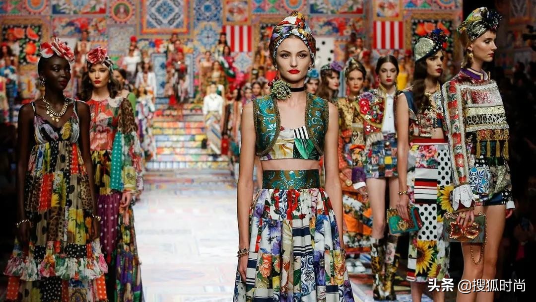 李宁被炒的鞋,李宁球鞋被扔掉