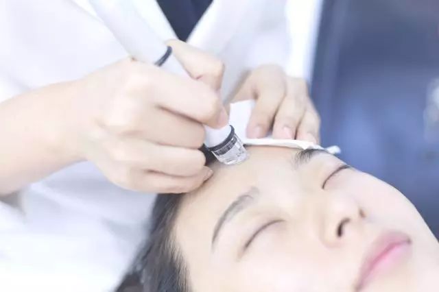 毛孔粗大皮肤暗黄干燥怎么办,毛孔粗大皮肤暗黄怎么治疗