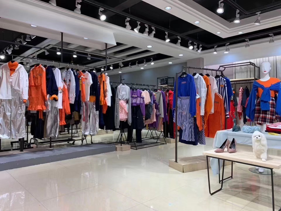 品牌女装尾货折扣批发与加盟,折扣女装品牌尾货市场