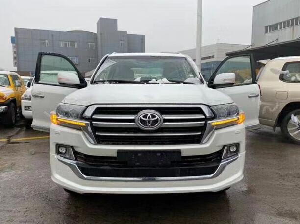 最新款柴油丰田兰德酷路泽到港！4.5T动力+四驱，售价与途乐看齐