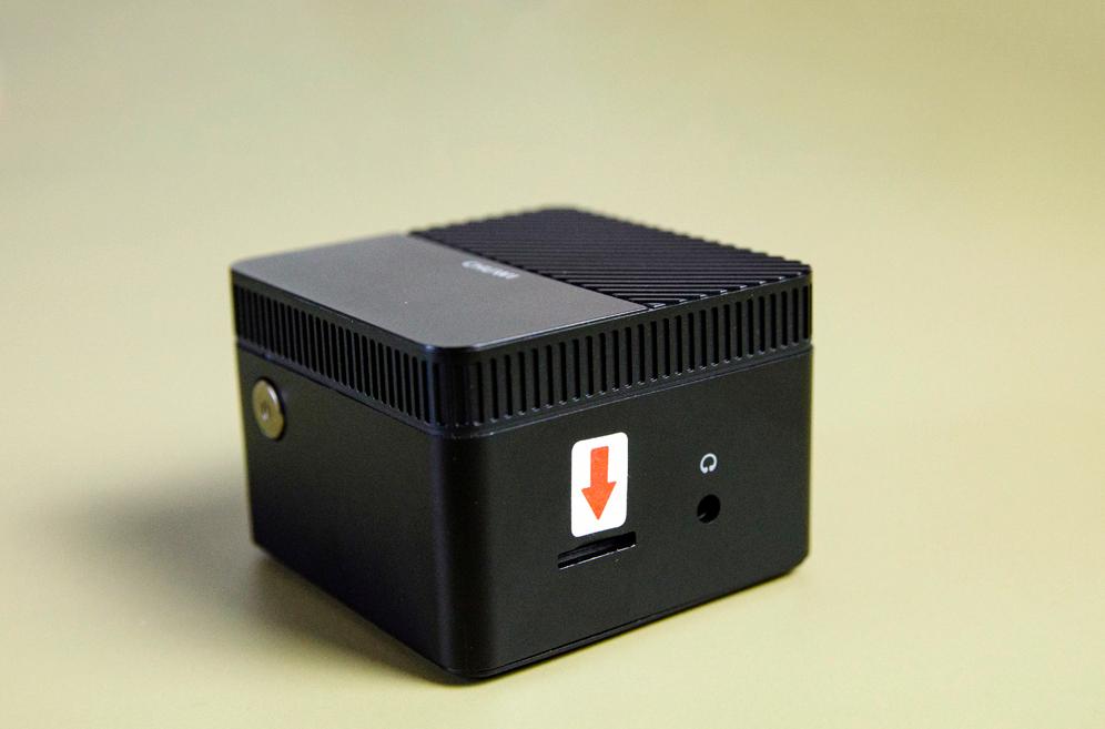 可以放进背包的主机,可以塞进行李箱的主机