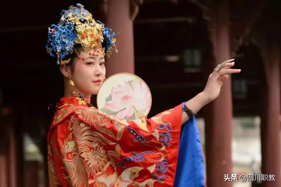 校园最美妆容，我们在成都塔子山附近的学校发现了