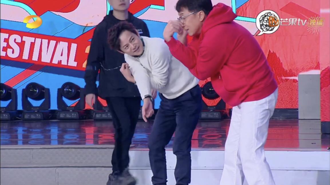 成龙带《神探蒲松龄》做客大本营，“神功”虐海涛，太逗了