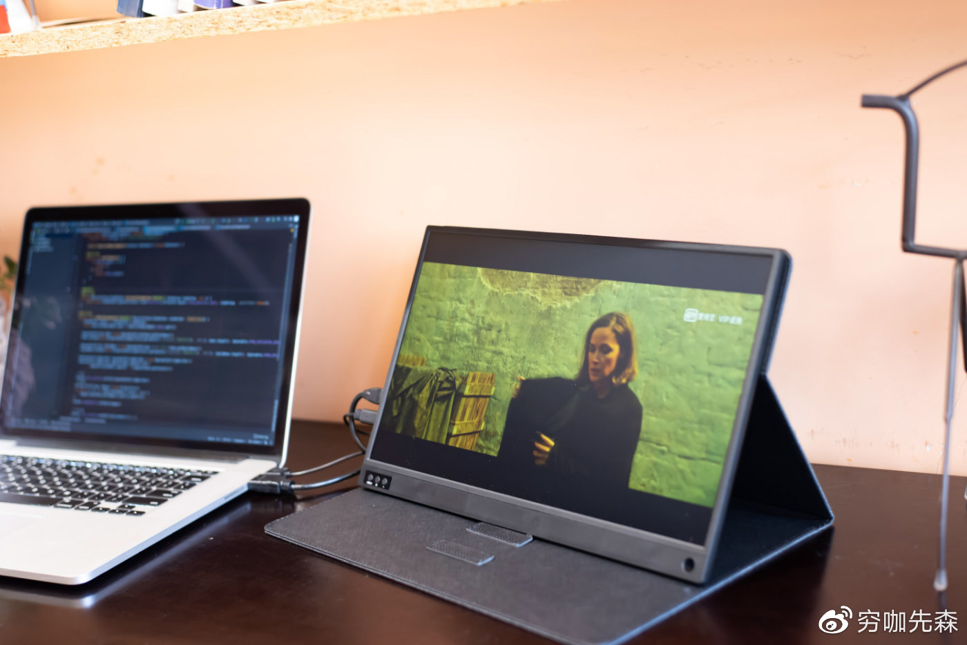 一款可以带出门的“显示器”——天宝T15便携显示器