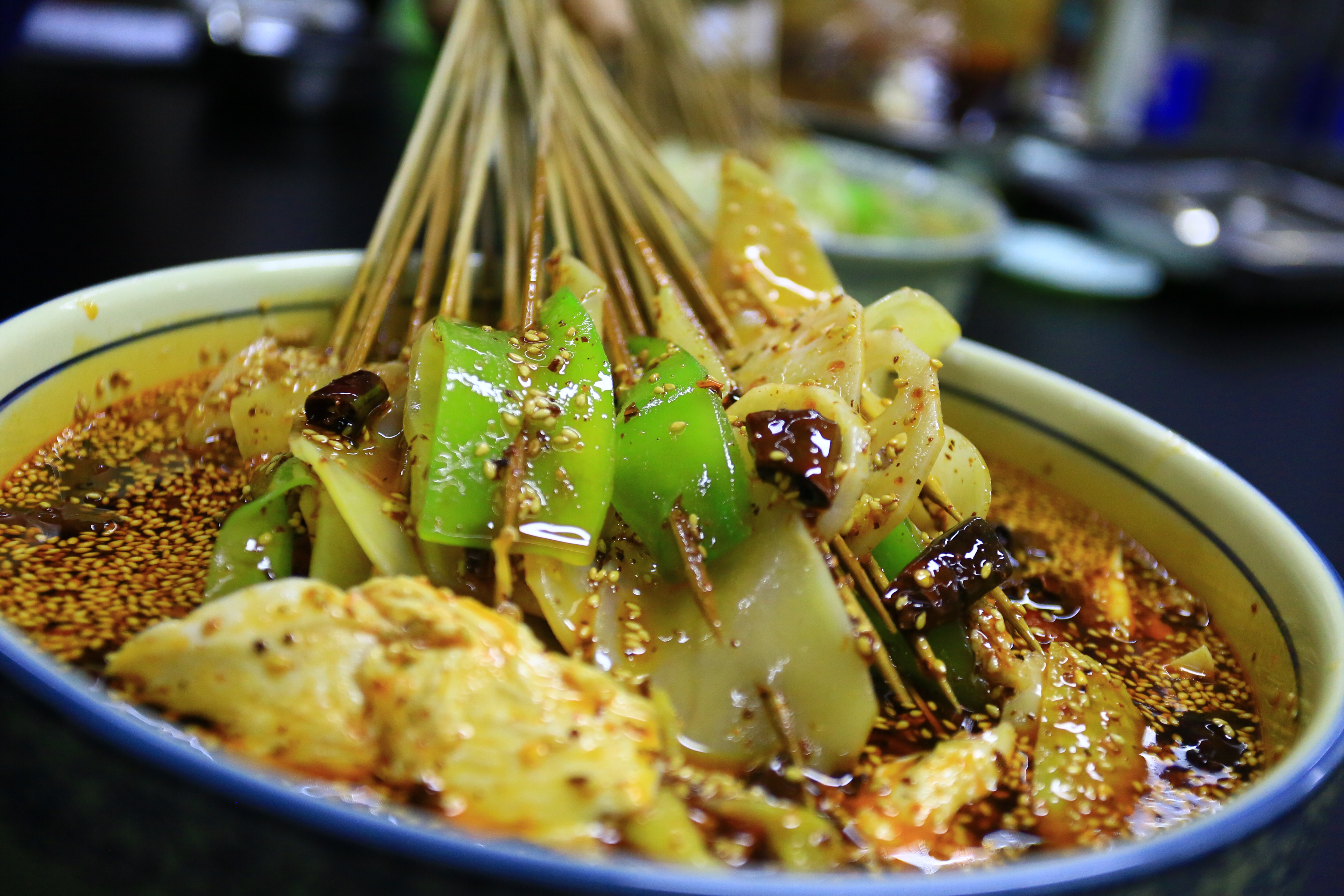 串串摆地摊好做吗,现在做串串生意怎么样