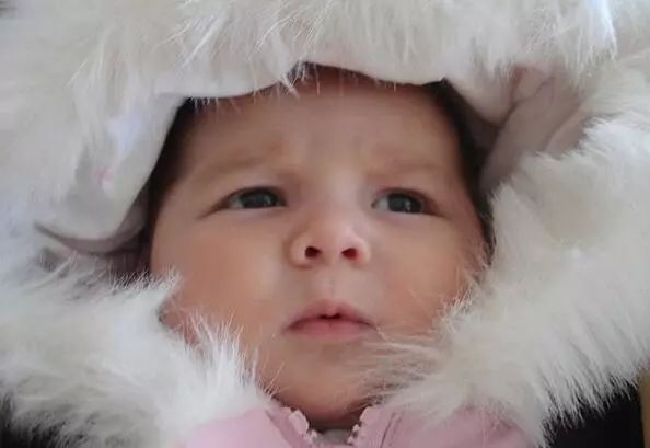 宝宝脖子淹了破皮了可以用茶油吗,宝宝淹脖子破皮能用红霉素软膏吗