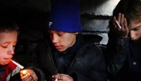 为什么有人喜欢闻汽油,为什么人喜欢闻汽油尾气