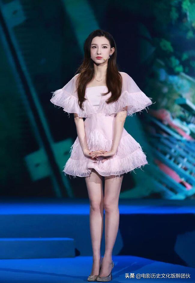 马凡舒颜值惊艳龙洋,马凡舒素颜照与春晚对比