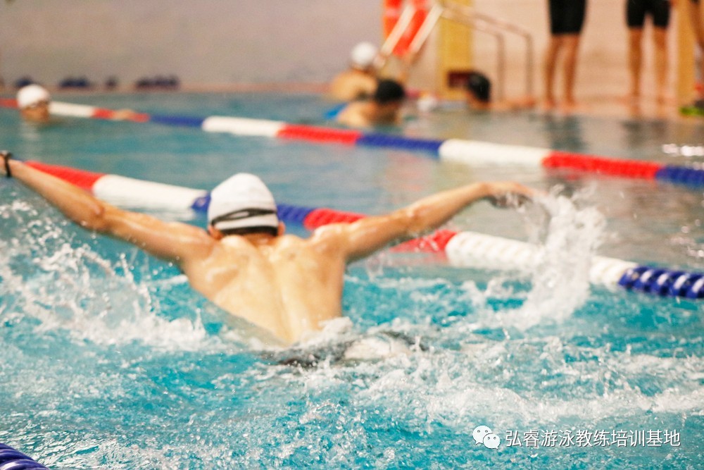 怕耳朵进水怎么学习游泳,怎么克服游泳时耳朵进水的恐惧
