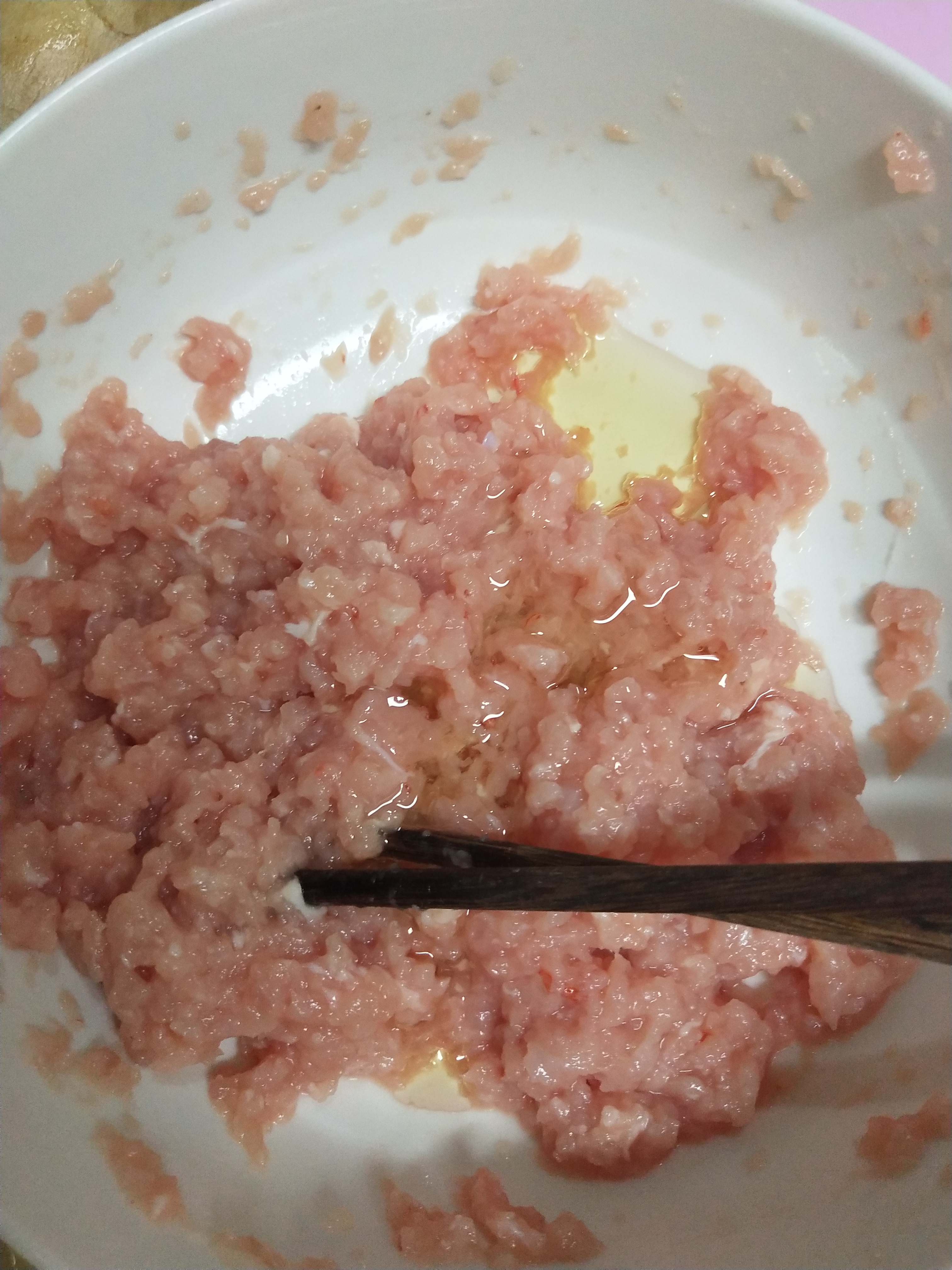 馄饨馅怎么调制又鲜又嫩不发酸,馄饨馅儿怎么调鲜嫩不柴