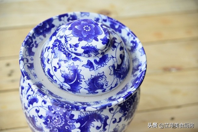 纯干货：我的6年养护经验助你成功腌制一坛可传家的四川泡菜水