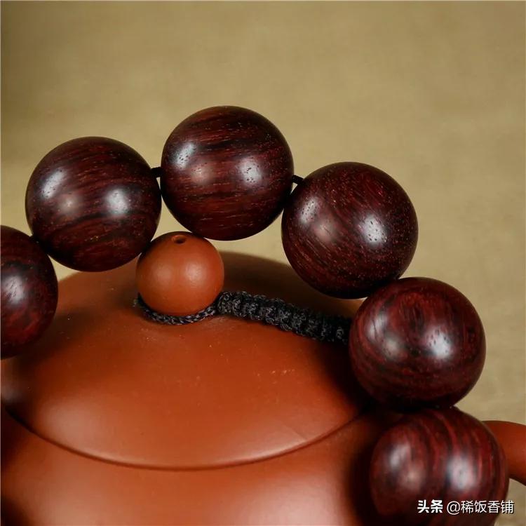 小叶紫檀与大红酸枝的区别,小叶紫檀和大红酸枝手串区别