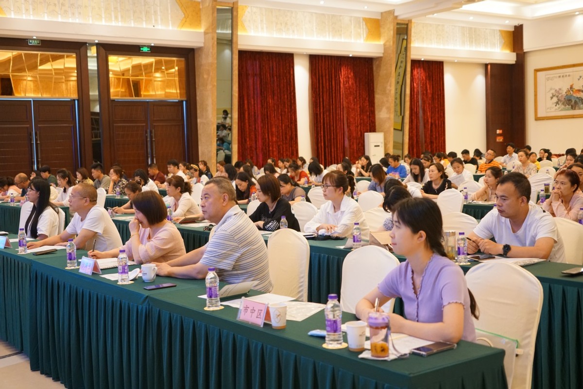 为民办实事作为主题教育的出发点,为民办实事推动主题教育走入民心