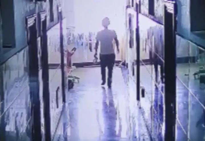 男子多次偷盗女性内衣被抓,男子偷盗女性衣物被抓