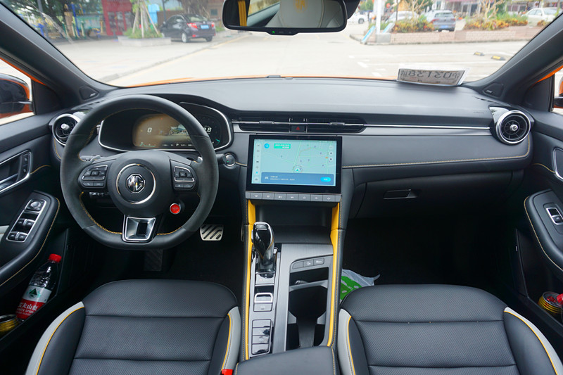 运动轿跑第三代mg6pro上市,运动舒适两相宜试驾第三代mg6