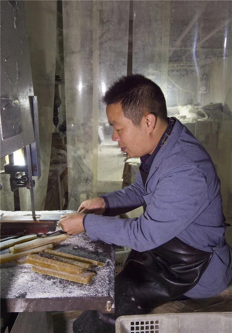 非遗在身边|传统手工艺系列（三）：晓斋古书画修复+郑兴利剪刀+角梳