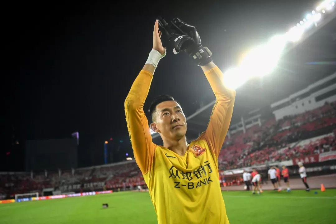 众志成城抗击疫情视频,广州恒大淘宝客场挑战武汉卓尔